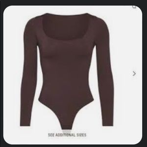 ESSENTIAL LONG SLEEVE SCOOP NECK BODYSUIT (4X/5X =24-26) - in shade EXPRESSO